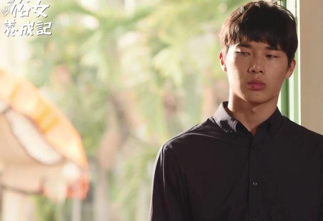 他是主演李国毅旁边的同学甲乙丙丁中的一个这些年他演了不少电视剧