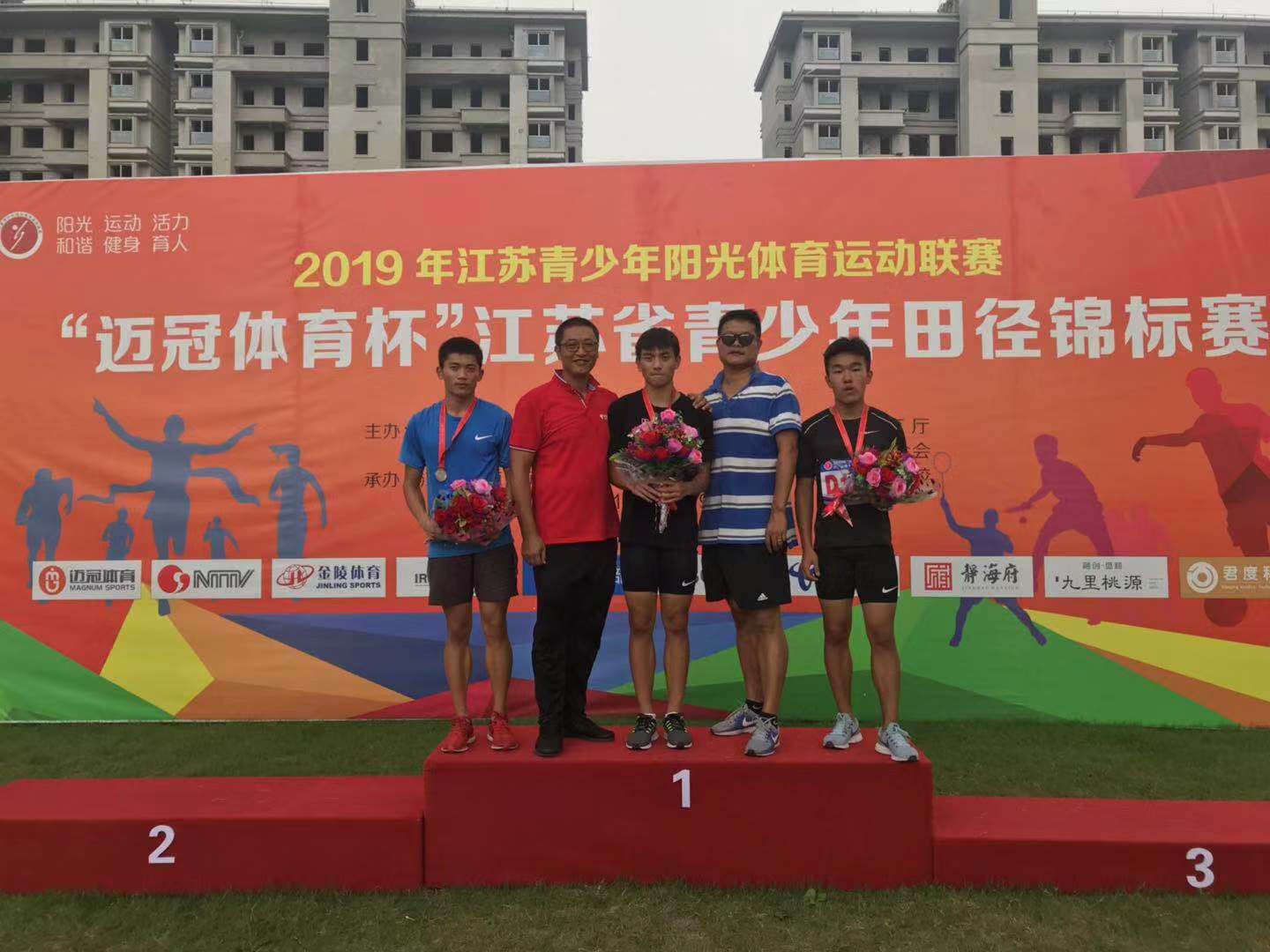 原创10秒66江苏短跑新星王爽斩获u16百米冠军比同期苏炳添谢震业快