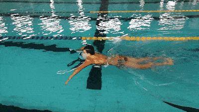 游泳技巧想提高蛙泳游进动力要做到蹬夹动作合二为一