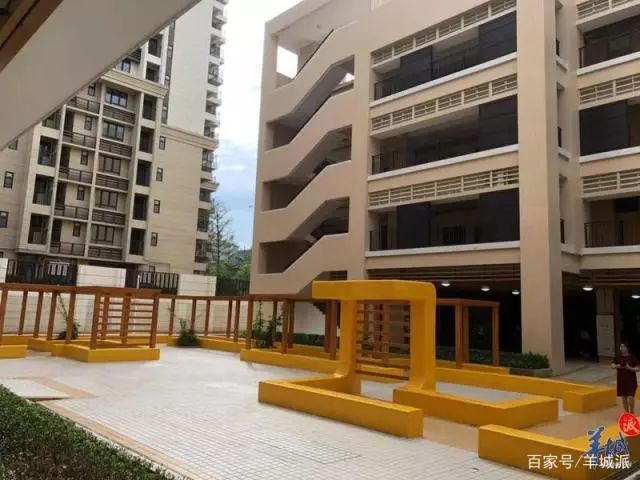 学校,分别是荔湾区广东实验中学荔湾学校,黄埔区玉山学校和华峰学校