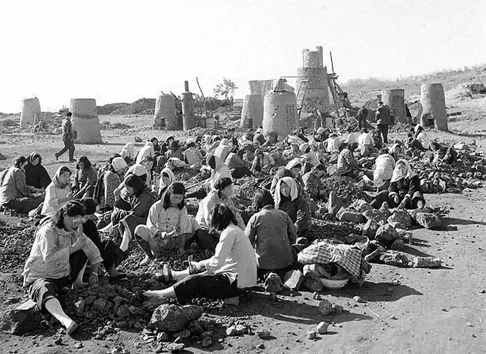 在全县掀起大炼钢铁的运动