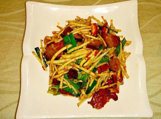 原创对不起你被我嫌弃了因为你居然没有吃过腊肉炒折耳根含做法