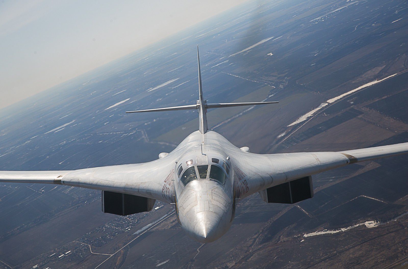 俄军两架图-160巡航波罗的海,北欧各国争相派战机"护航"_轰炸机