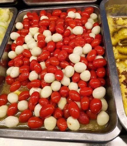 学校食堂惊现奇葩菜!你敢吃吗?