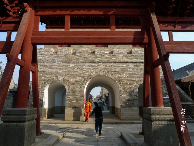 忻州古城始建于东汉建安二十年(公元215年)至今已有将近1800多年的