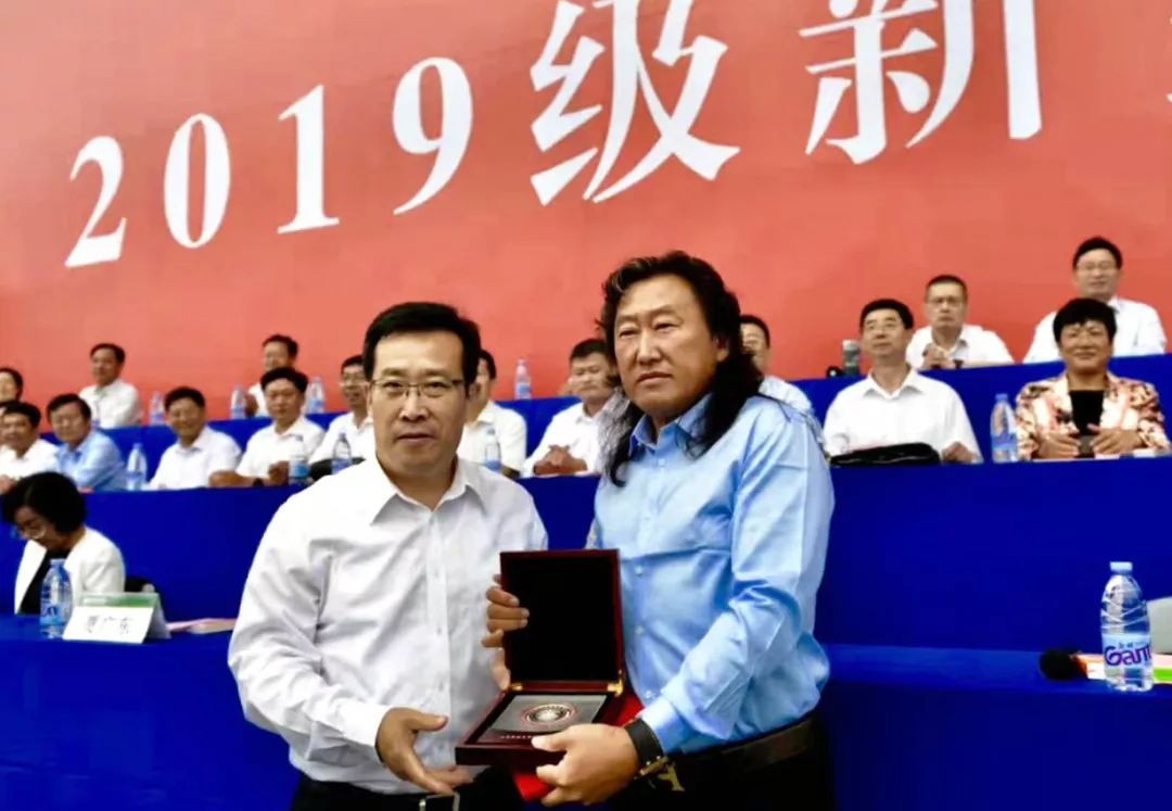 奋发担当 逐梦前行_戚海峰