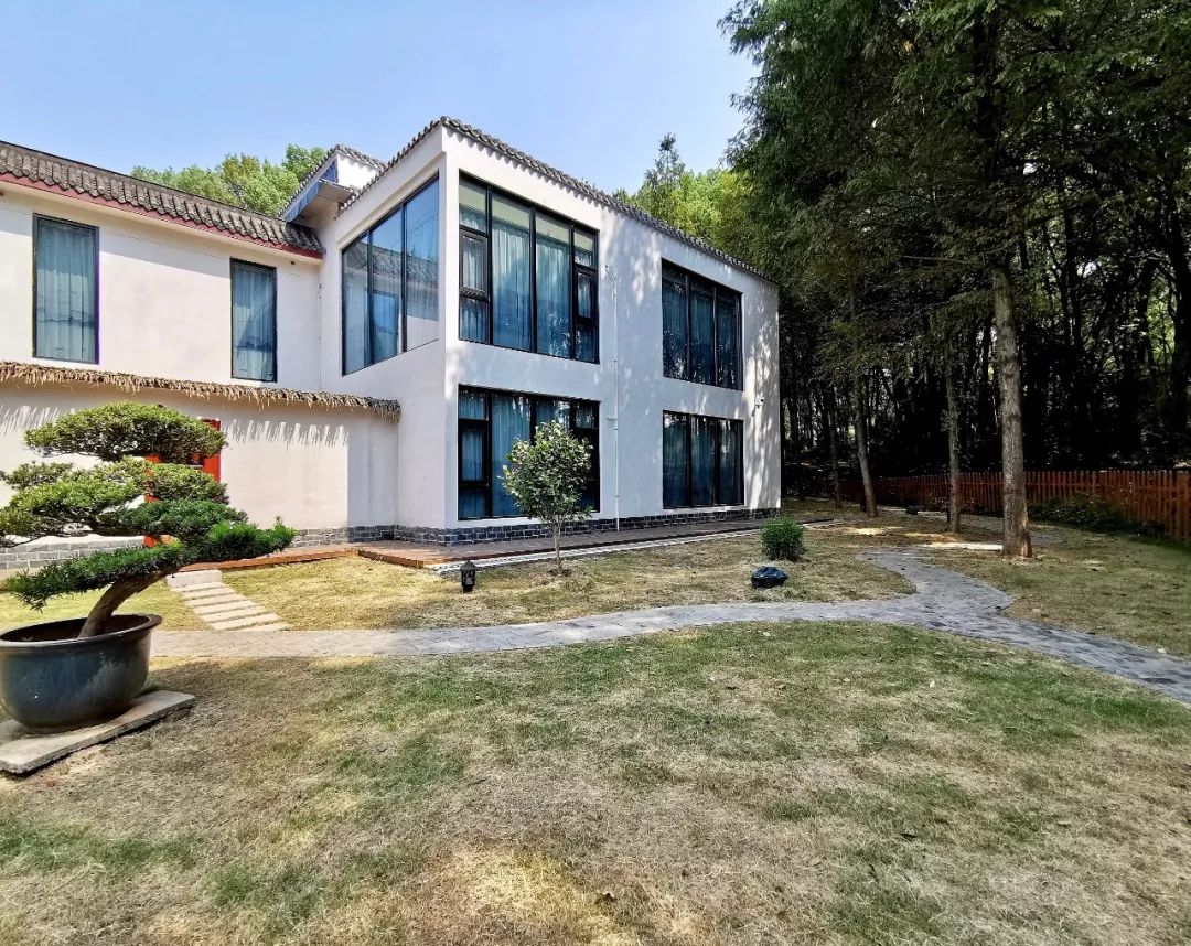 东湖躲进山麓新民宿当一夜磨山之主405集