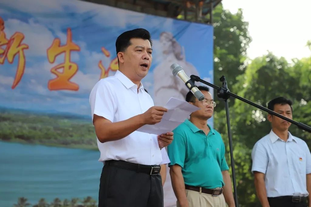 参加活动的有市委常委,统战部部长吴坚强,市科协,市全民科学素质领导