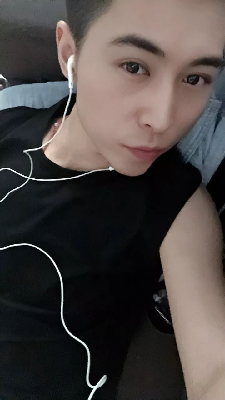 微封面掌上英山第904期封面人物许嘉豪石镇人