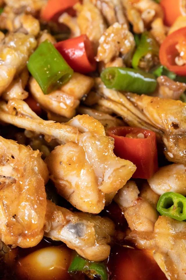 口水牛蛙这个菜怎么配 口水牛蛙这个菜怎么配的