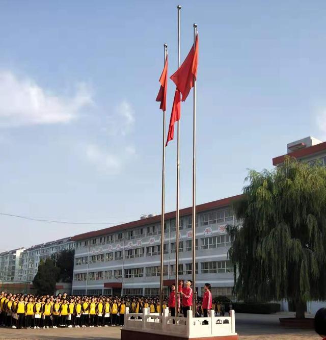 阳泉市平定县第二中学校团委举办3470多名师生礼赞新中国"我与祖国共