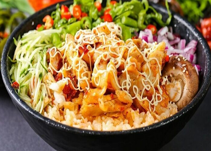 馋游记脆皮鸡饭搭配上米饭,好满足