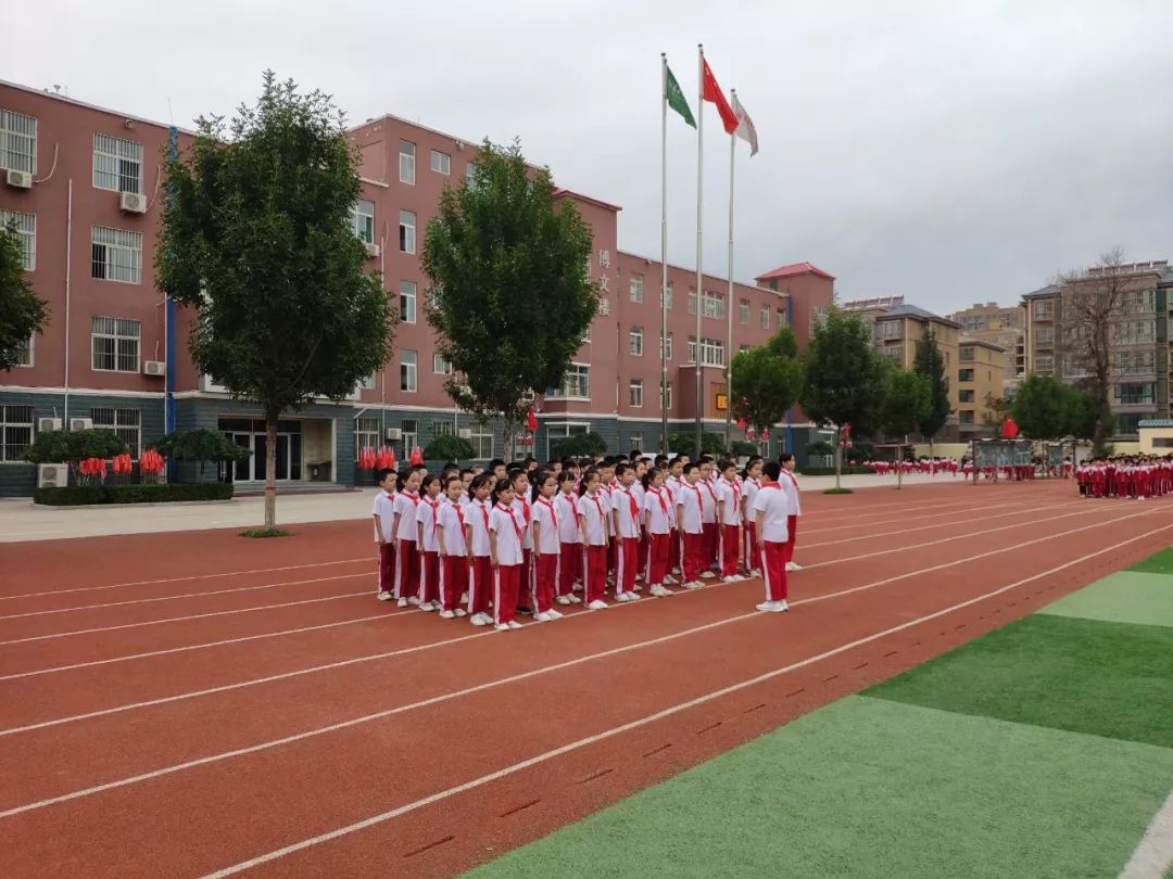 冠县武训实验小学举行"迎国庆"队列队形比赛