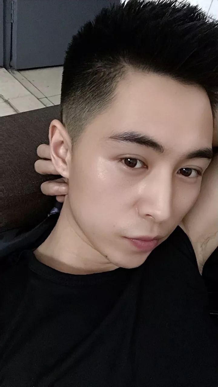 微封面掌上英山第904期封面人物许嘉豪石镇人