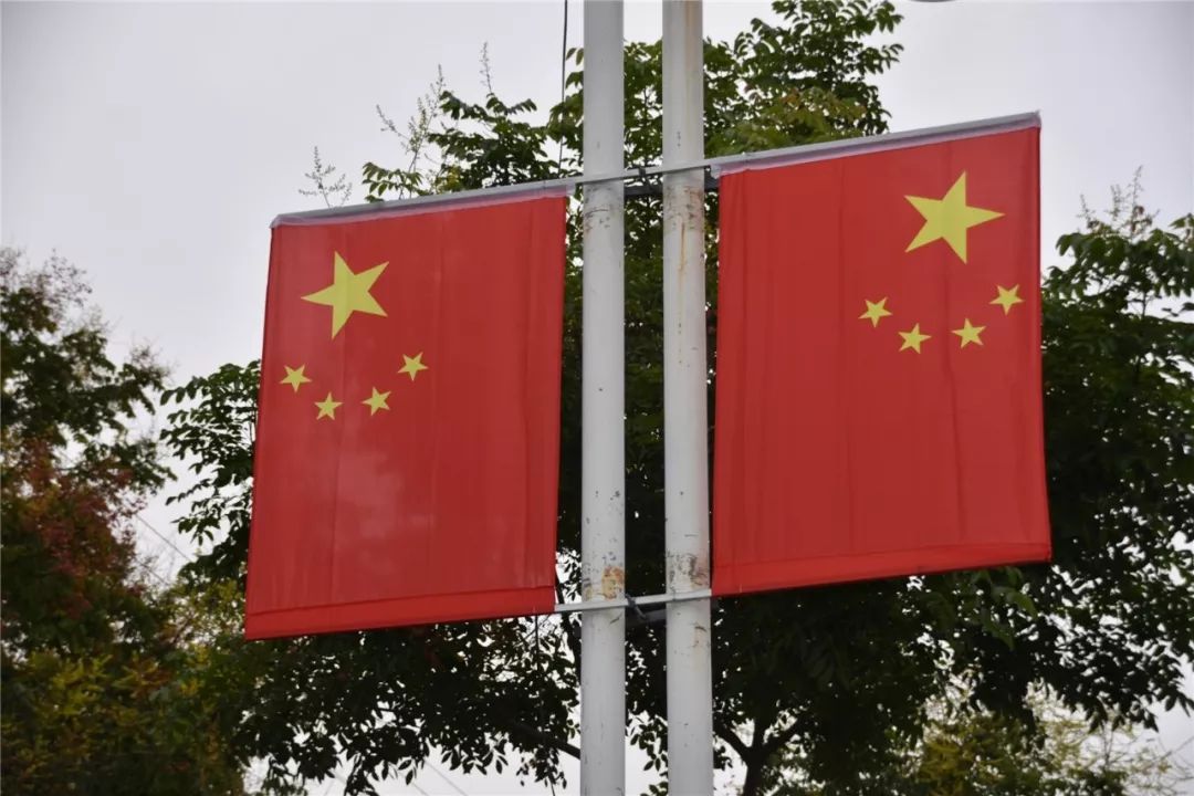 壮观| 磁县主城区800多面国旗迎国庆……_五星红旗