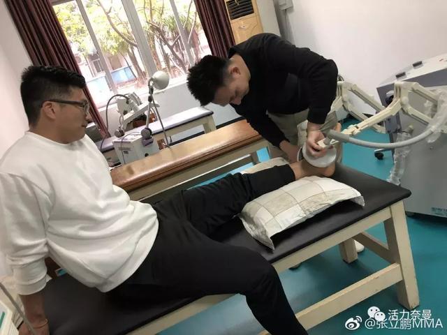 (训练中受伤已是家常便饭)张立鹏说,年轻人要有梦想,有梦想才会有奋斗