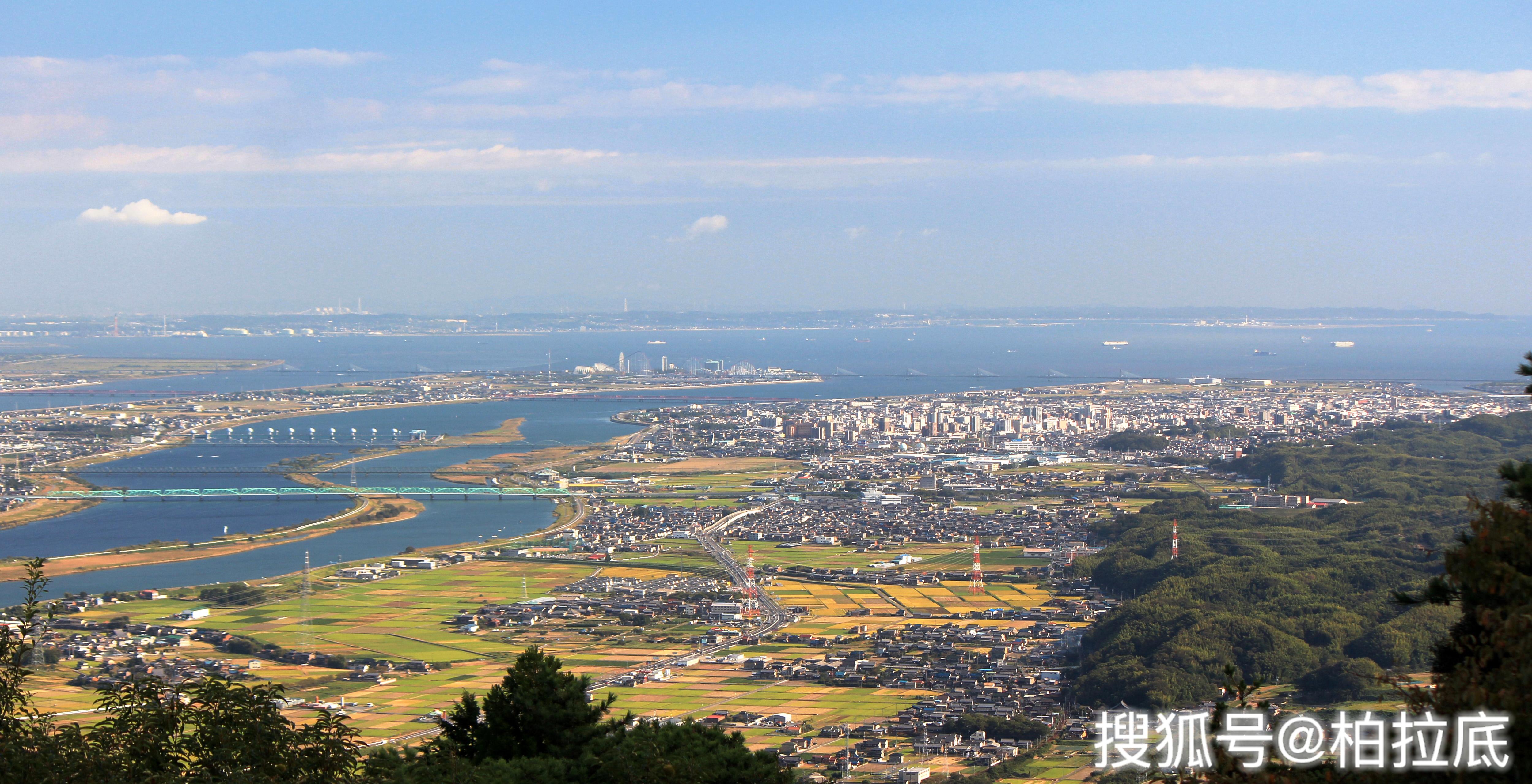 1 12 朝雾高原和富士山 从静冈市清水区的滨石岳眺望富士宫市城区和