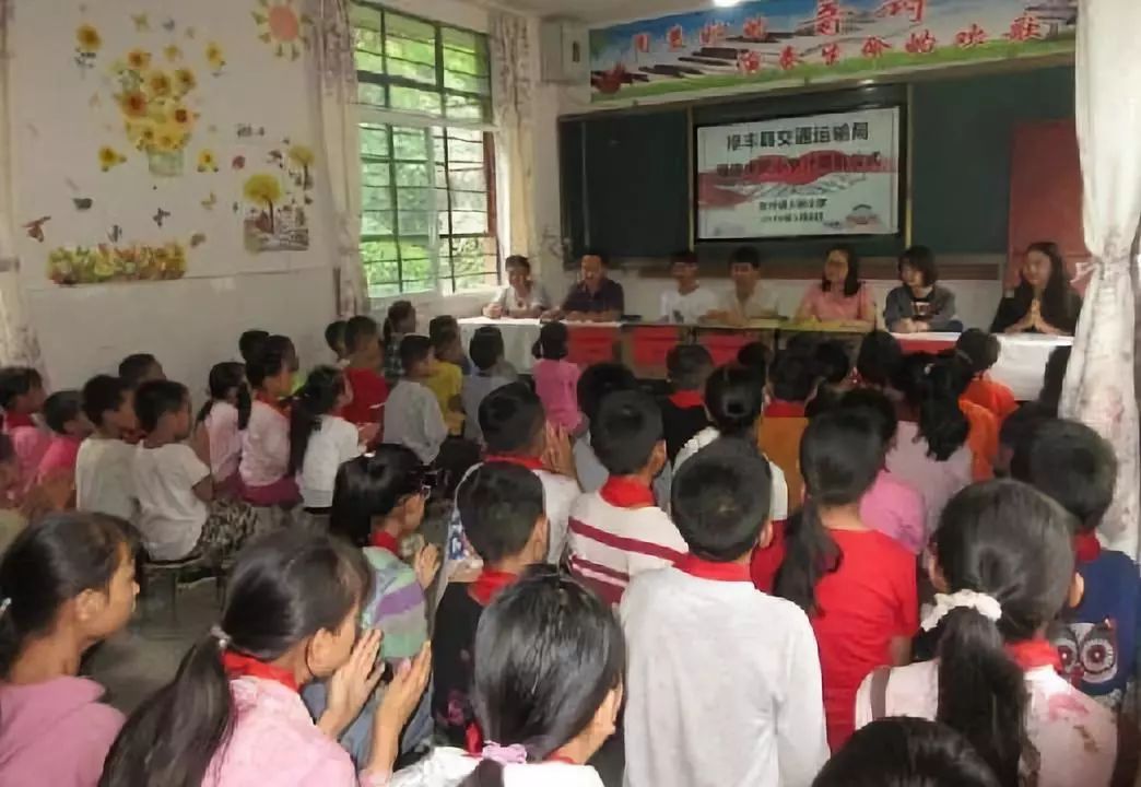 禄丰县交通运输局定点挂钩扶贫对象是黑井镇大树村委会,挂点联系学校