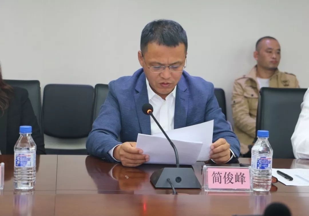 简俊峰强调,要强化做好安全生产工作的责任感,使命感,要始终保持清醒