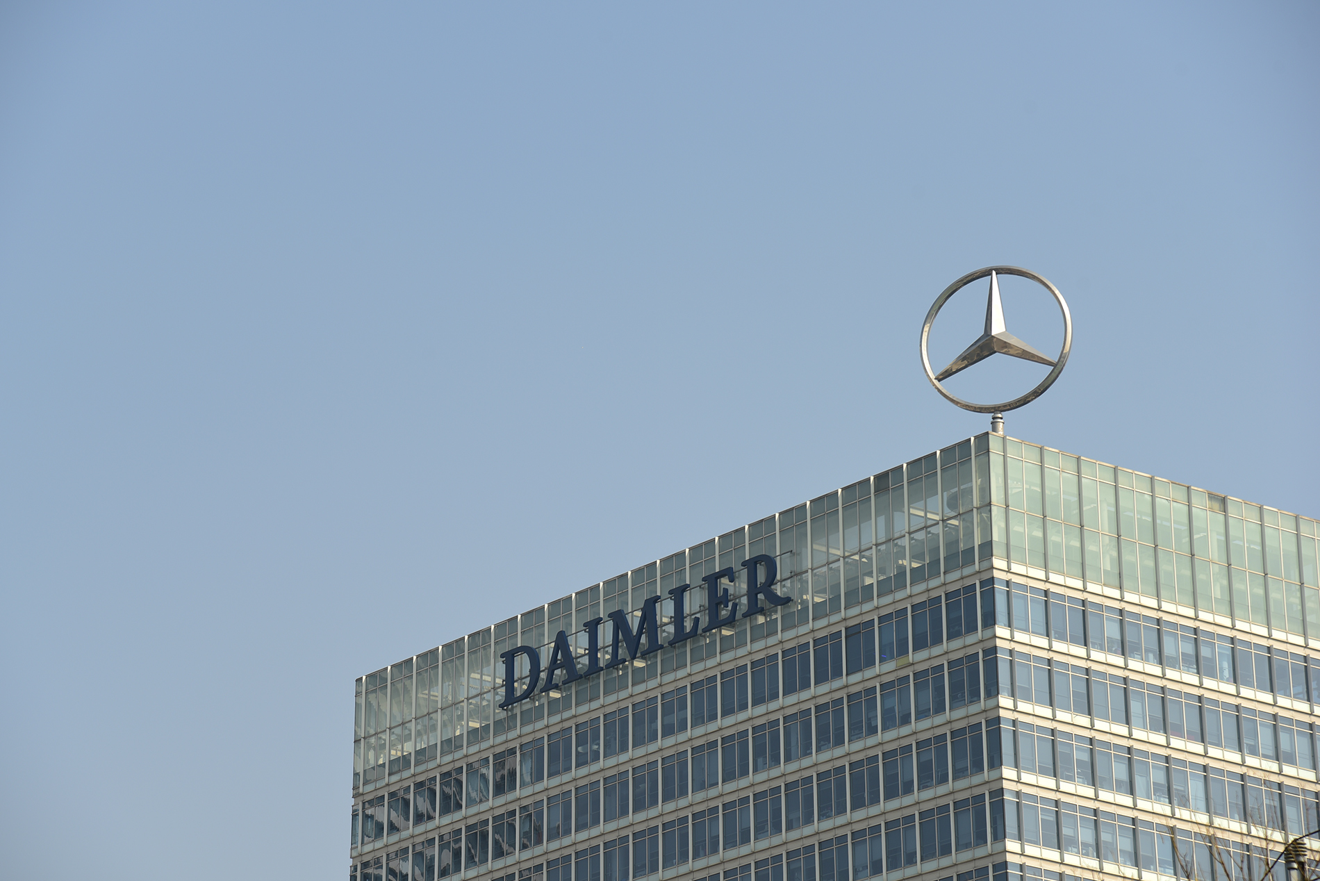 戴姆勒发布声明,否认暂定燃油发动机研发_搜狐汽车_搜狐网