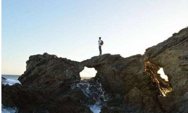 抬头看天是一种方向低头看路是一种清醒