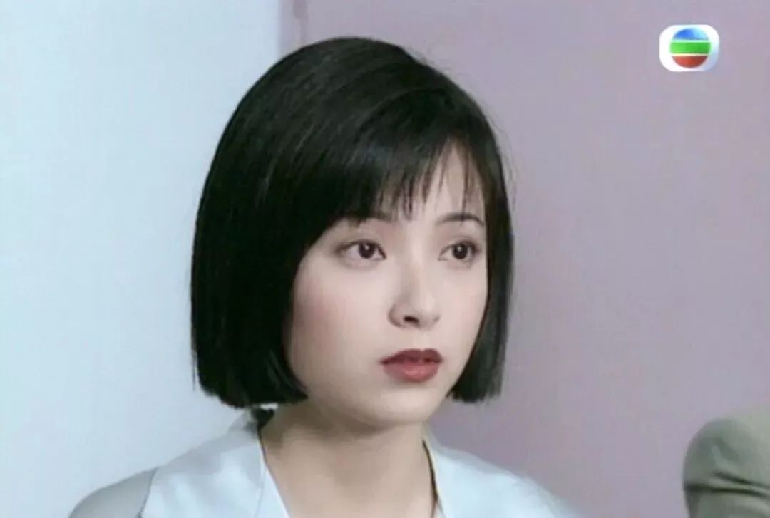 港风bob头是20世纪90年代香港最受欢迎的发型之一,那时候最盛行的假发