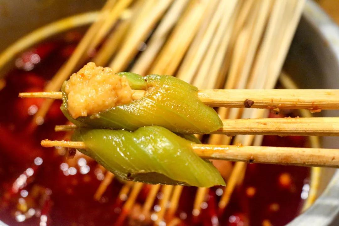 小编每次去吃串串都会点丝瓜和虾滑,但是从来都没有吃过丝瓜与虾滑的