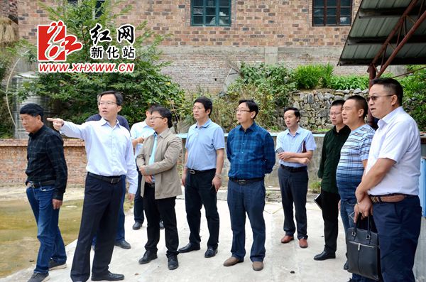 娄底市新化县人民政府) 9月19日,县委副书记,县长左志锋到圳上,白溪
