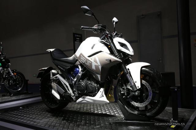 直击摩博会奔达单摇臂400街车上市售278万元起