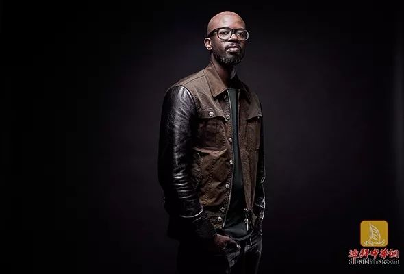 星期五,在迪拜最受欢迎的海滩俱乐部之一blue marlin ibiza担任现场dj