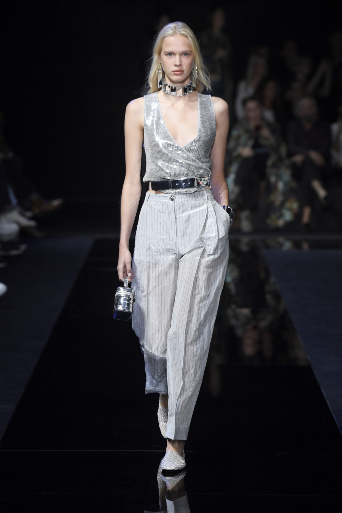 阿玛尼2020春夏女装大秀修身薄纱亮片裙穿出仙气范