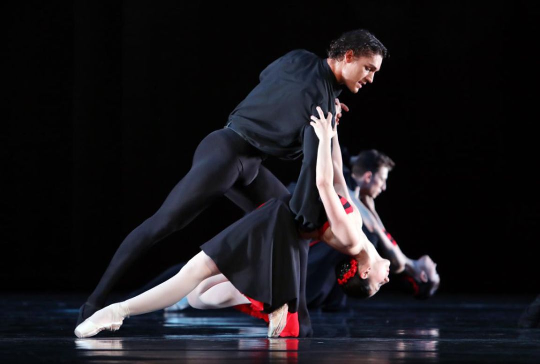 ballet – as a combination of classical ballet and modern dance