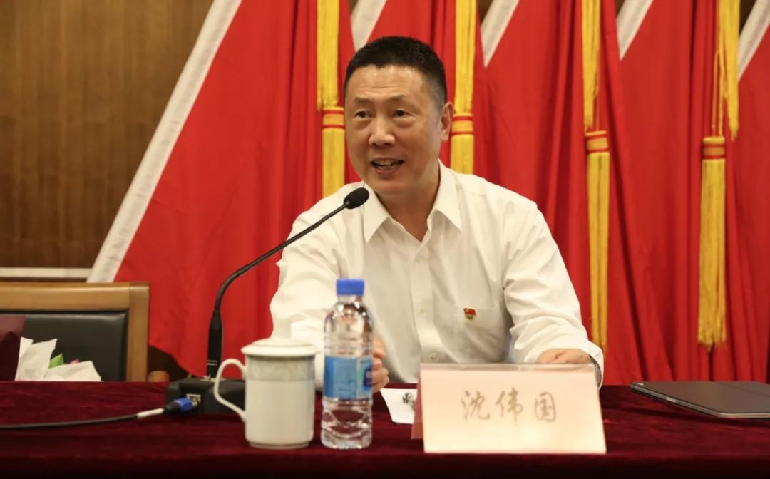 集团党委书记,总经理沈伟国做总结讲话,他希望集团系统全体党员不忘
