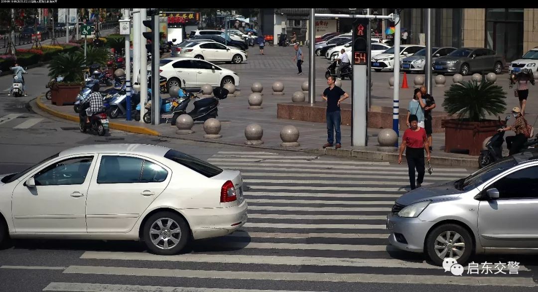 启东交警再次曝光一批闯红灯行人高清无码看看有你认识的没