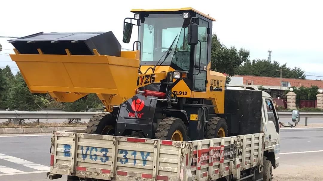 东高密舒志猛先生与华亚912型装载机的故事