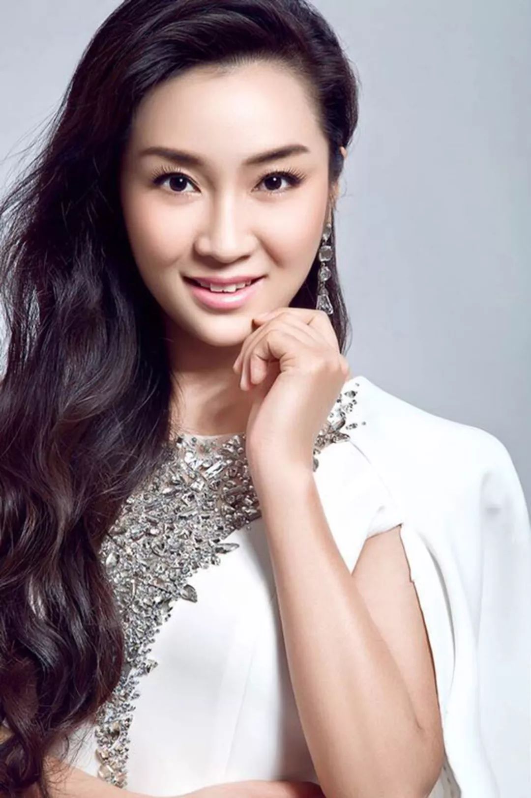 王娜中国歌剧舞剧院女高音歌唱家.