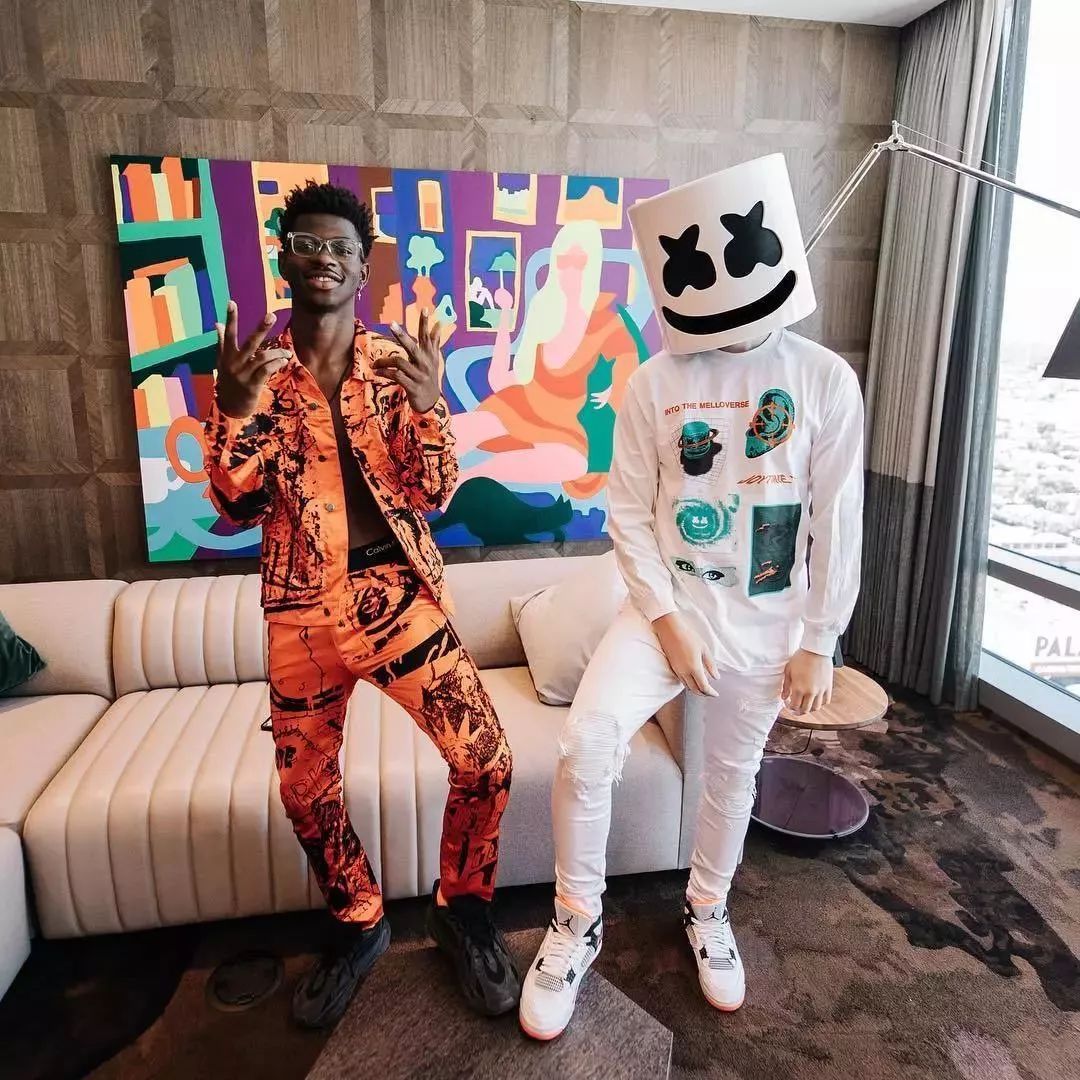 牛仔很忙抖音等于时尚克星lilnasx第一个不同意