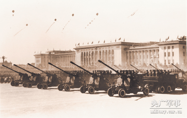 阅兵·档案|1959年国庆阅兵:参阅武器国产化程度提高