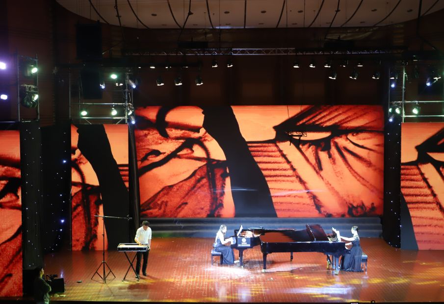 本次音乐会以音乐演奏,艺术表演,器乐艺术展览的方式,以四重奏,六重奏