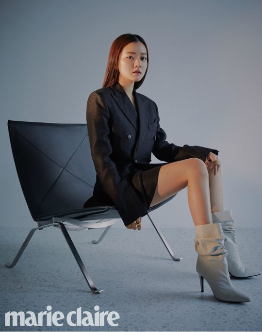 高我星最新杂志写真曝光 展现单眼皮女神独特魅力