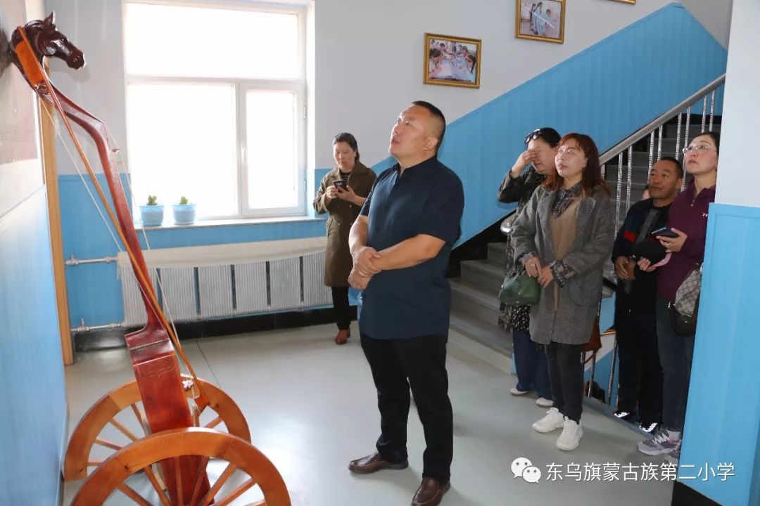 东乌珠穆沁旗蒙古族第二小学与正蓝旗桑根达来蒙古族学校开展教学交流