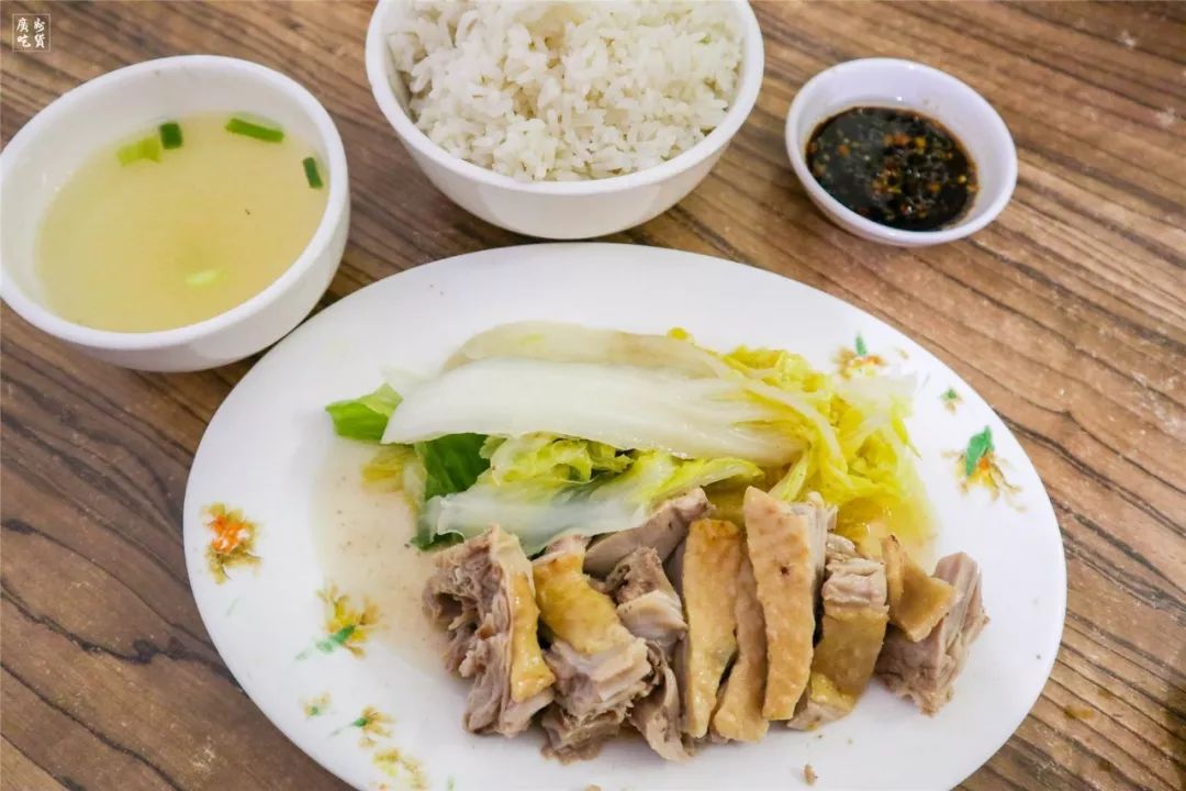 我有10栋楼收租开宝马卖鸭仔饭最近市中心那套房子又要拆迁了