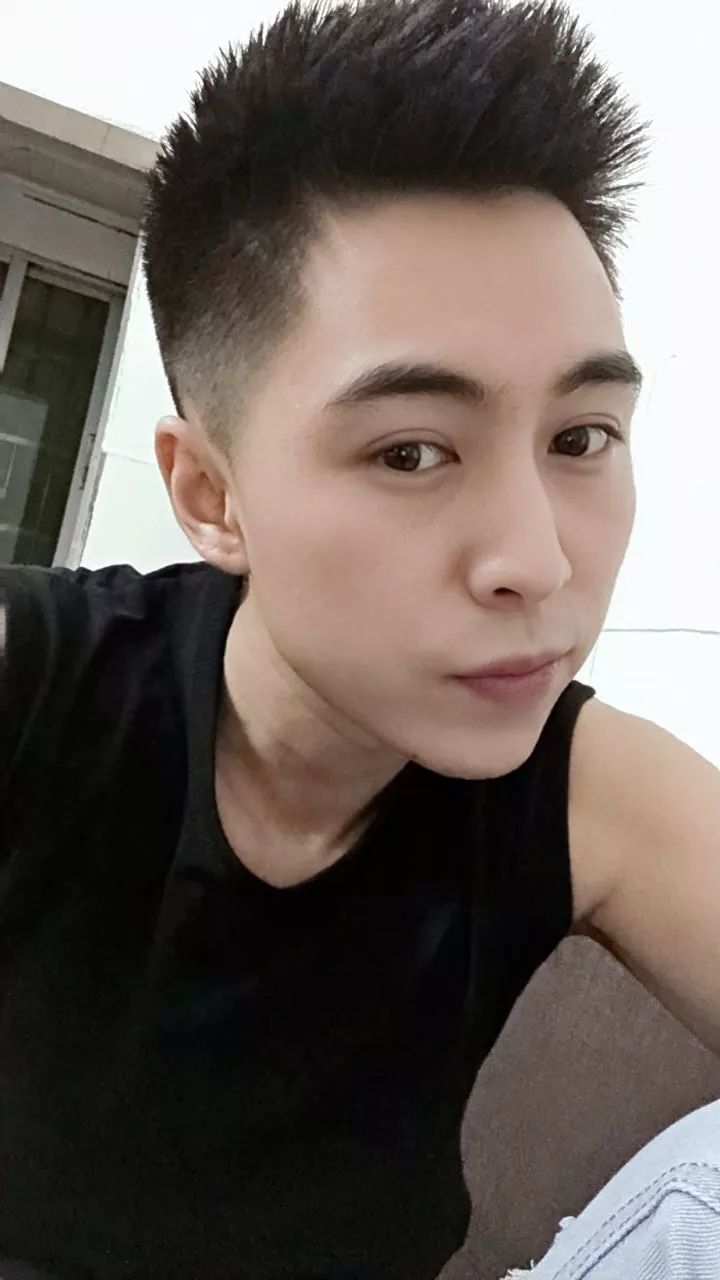 微封面掌上英山第904期封面人物许嘉豪石镇人