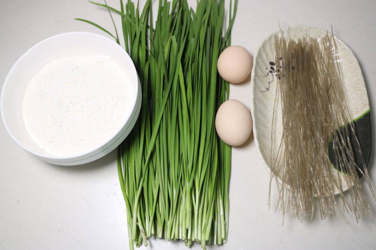 这馅饼,饼皮又薄又软,馅料又香又鲜,连吃3个不解谗!_韭菜