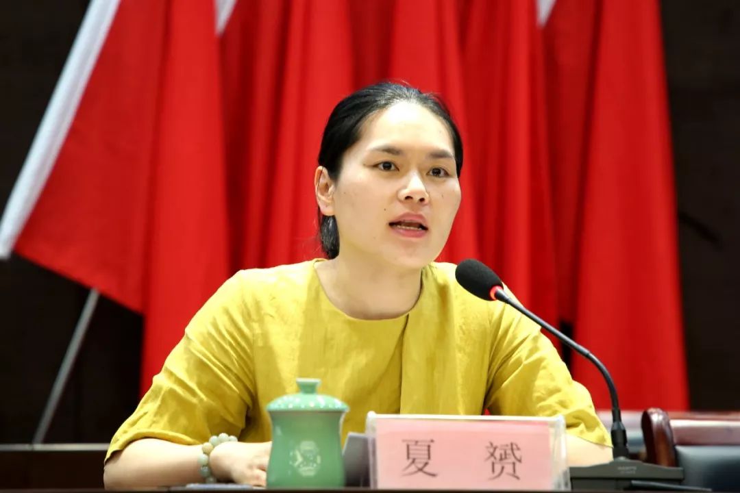 会上,镇党委委员童伟伟部署工作.