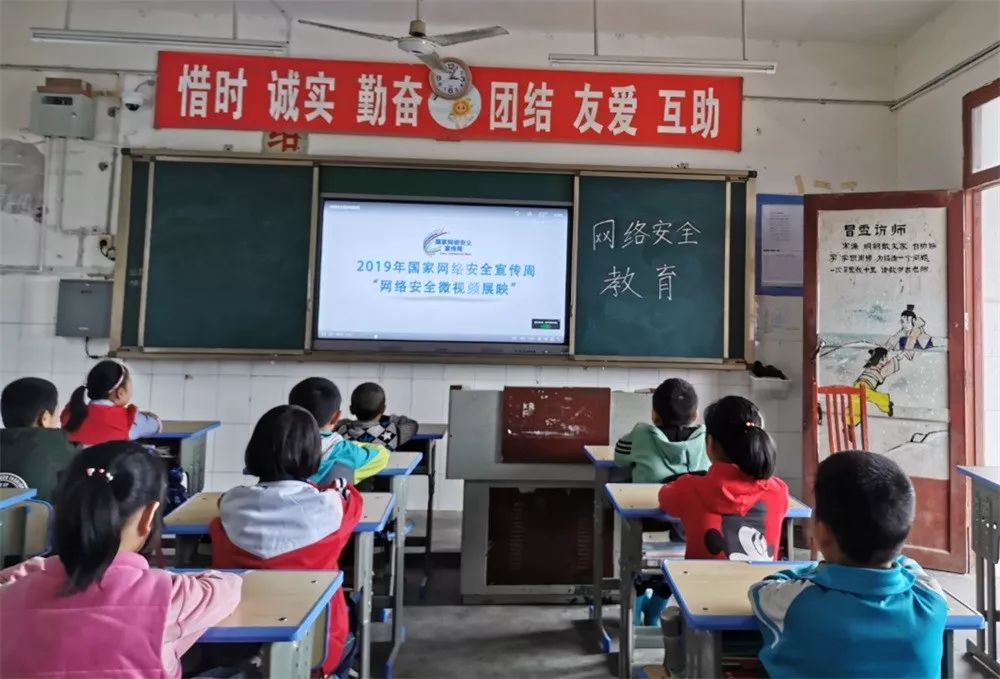 阆中市保宁初级中学校图片