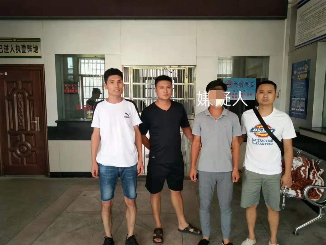 在抚州市公安局统一部署下,9月16日晚20时,黎川县公安局组织200余名