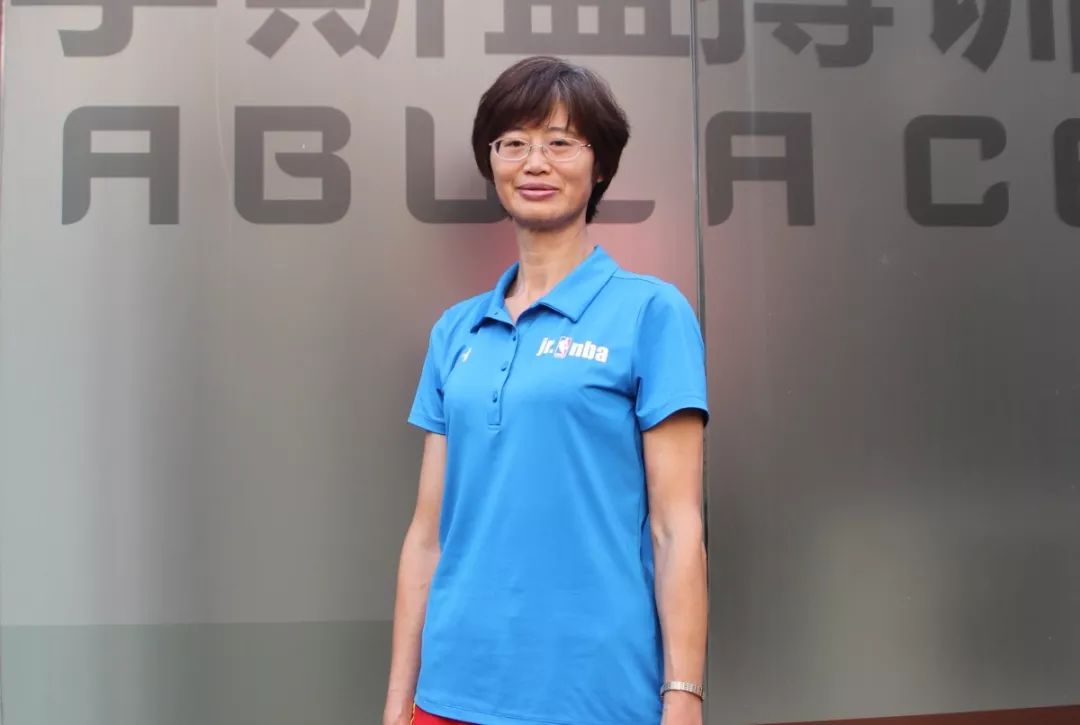 教练组成员全部来自江苏女篮专业队,都拥有丰富的篮球教学,训练经验