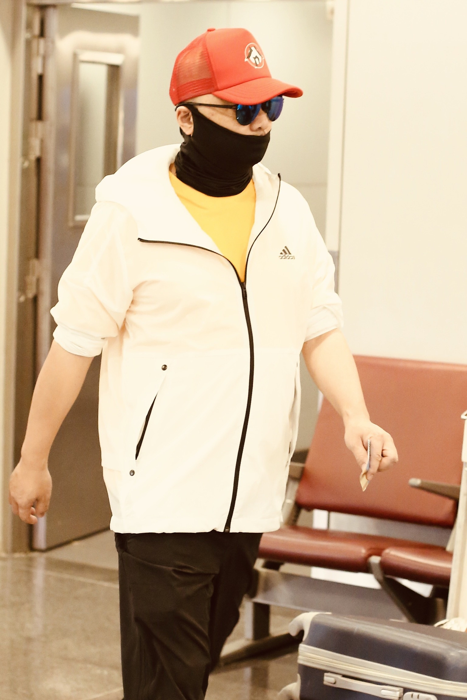 徐峥近照又"膨胀"了!啤酒肚遮不住,身材发福胖了一大圈