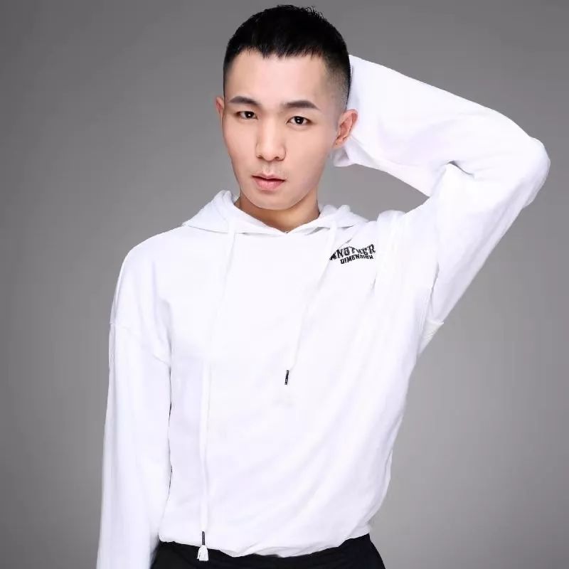 舞蹈家,国家著名舞蹈编导,北京奥运会开幕式舞蹈导演之一梅永刚老师